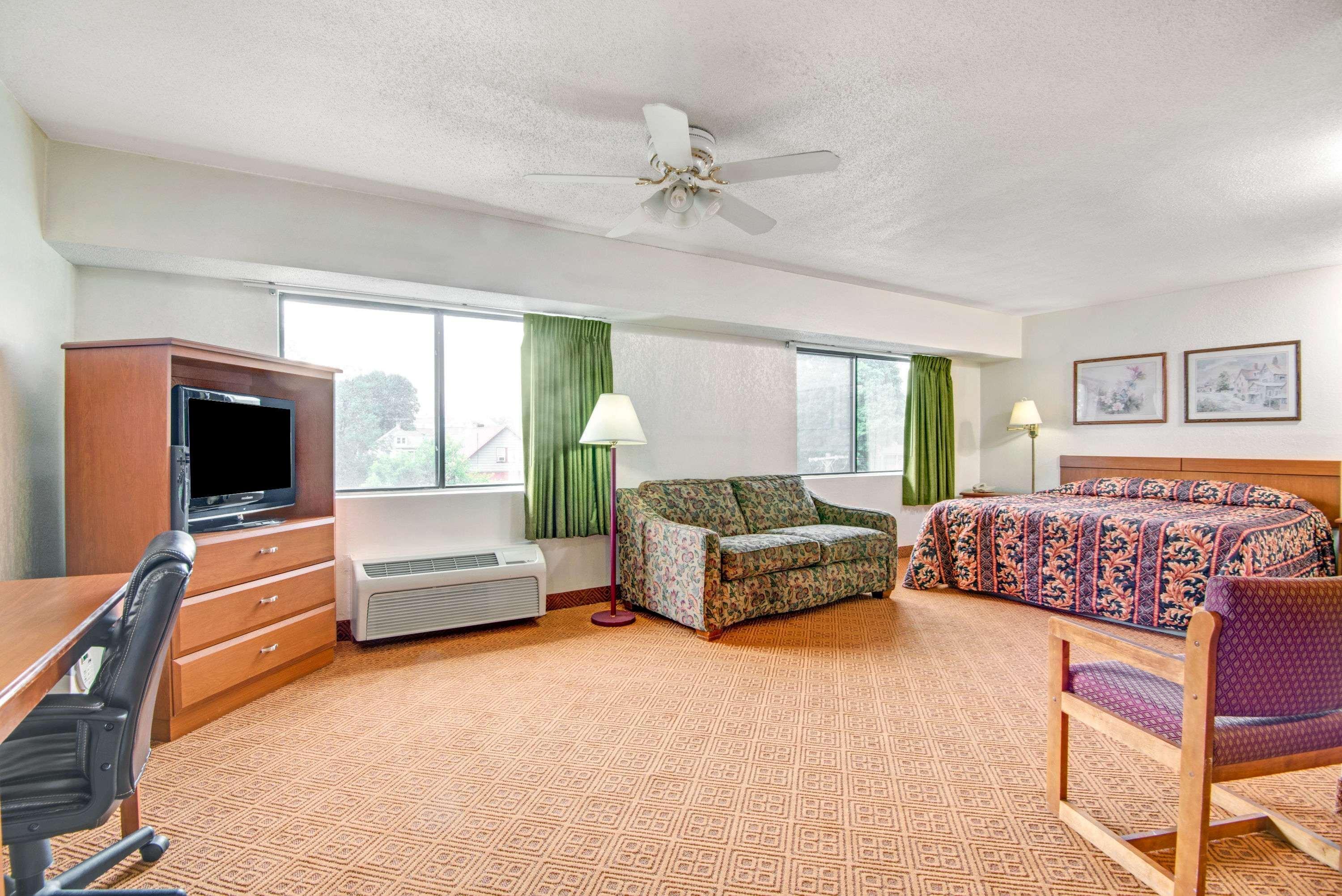 Super 8 By Wyndham Stamford/New York City Area Zewnętrze zdjęcie